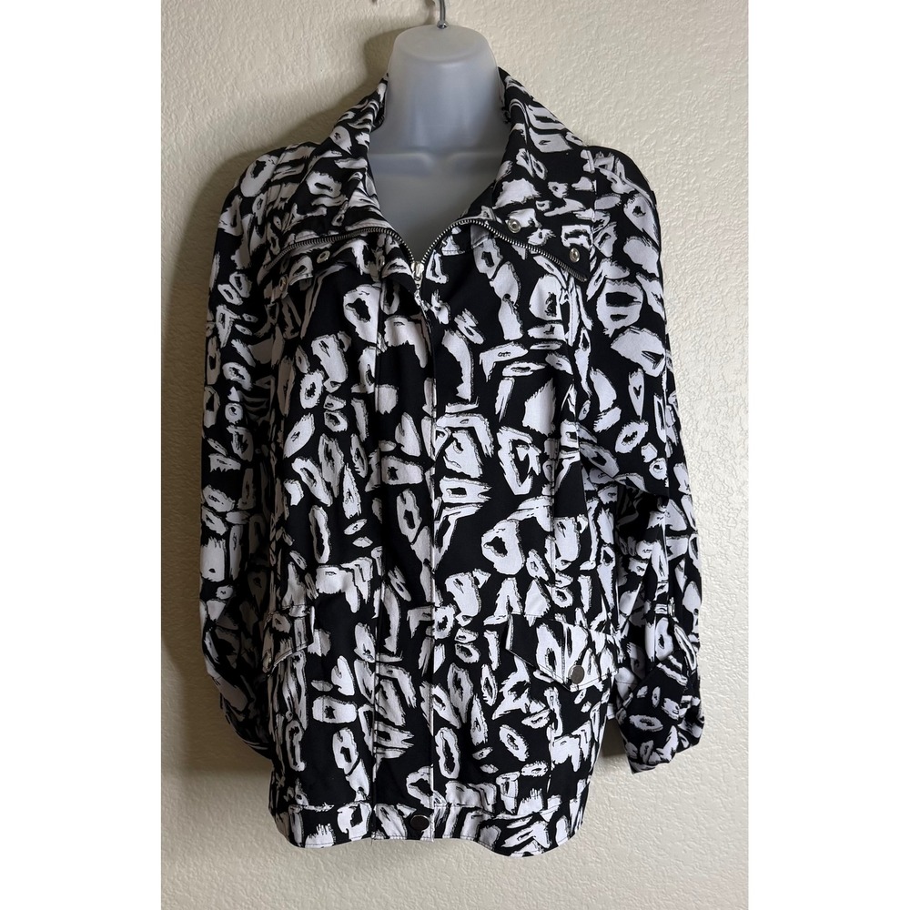 Chicos Zenergy 3 US XL Jacket Black White Abstract Print Zip Front Roll Tab